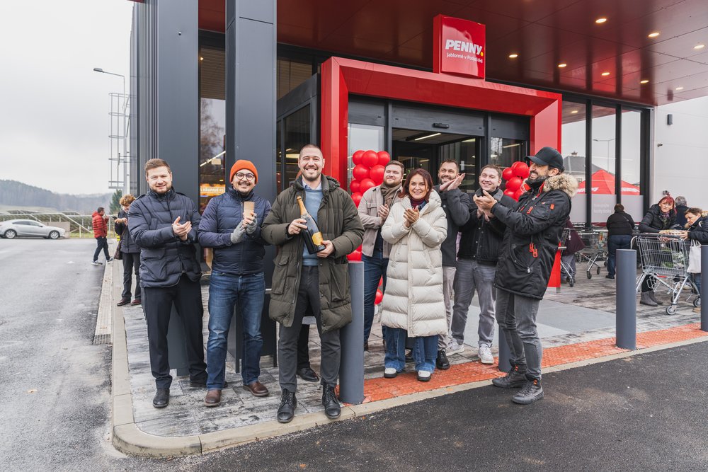 Otevření Penny v první etapě retail parku Lužická, tým LDparks před vstupem
