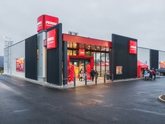 Retail park Lužická in Jablonné v Podještědí, the frontage with the units